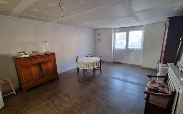 Maison à vendre    3 pièces •  Genouillac