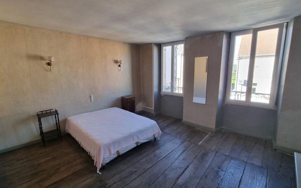 Maison à vendre    3 pièces •  Genouillac