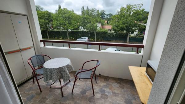 CAMBO-LES-BAINS – STUDIO MEUBLÉ + PARKING (64)