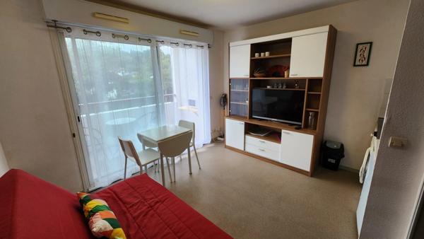 CAMBO-LES-BAINS – STUDIO MEUBLÉ + PARKING (64)