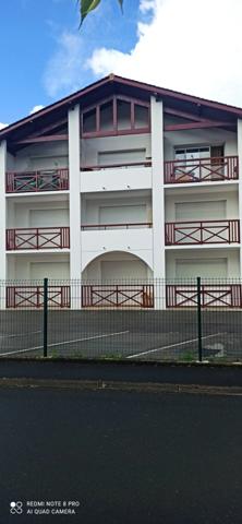 CAMBO-LES-BAINS – STUDIO MEUBLÉ + PARKING (64)