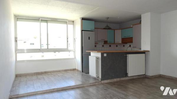 PROCHE TOUTES COMMODITES APPARTEMENT DE TYPE 4 AU DERNIER ETAGE A PLAN DE CUQUES