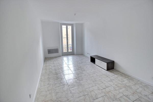 IMMEUBLE Toulon 5 appartements + murs commerciaux ! 275m²