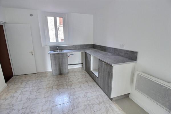 IMMEUBLE Toulon 5 appartements + murs commerciaux ! 275m²