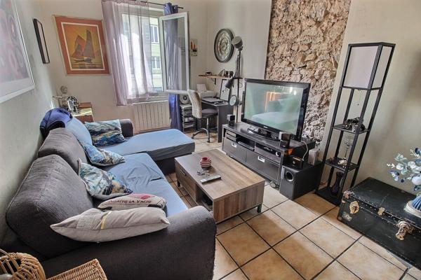 IMMEUBLE Toulon 5 appartements + murs commerciaux ! 275m²