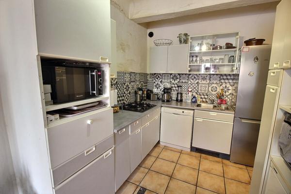 IMMEUBLE Toulon 5 appartements + murs commerciaux ! 275m²