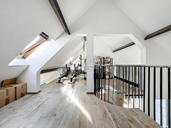 VIEUX VILLAGE, CALME, ARBORE, LUMINEUX