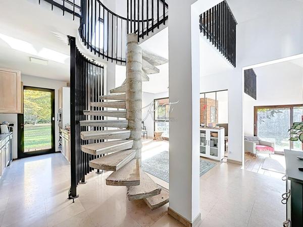 VIEUX VILLAGE, CALME, ARBORE, LUMINEUX