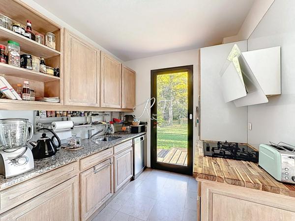 VIEUX VILLAGE, CALME, ARBORE, LUMINEUX