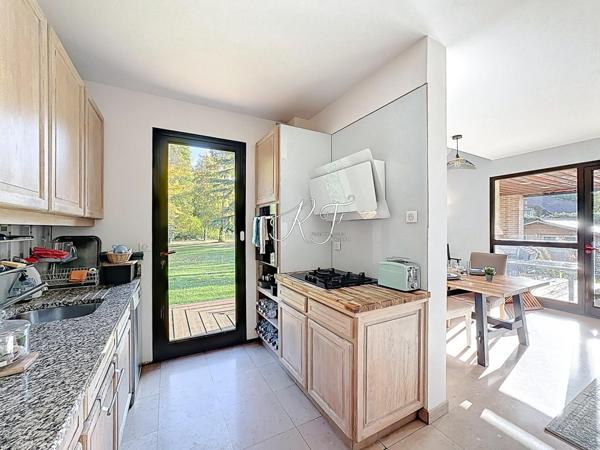 VIEUX VILLAGE, CALME, ARBORE, LUMINEUX