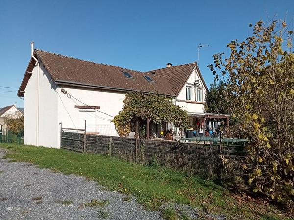 Immeuble de rapport comprenant 3 logements situé à Bucamps