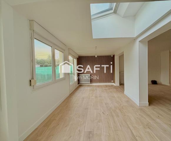 Maison entièrement rénovée secteur la Madelaine, alliant modernité et confort dans un quartier recherché et paisible.