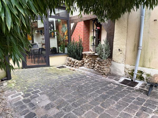 Maison d'habitation et local commercial Ay 355 m2