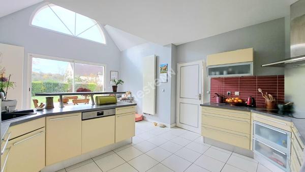 UNIQUE A LUZARCHES - CONFORT ELEGANCE ET VOLUME