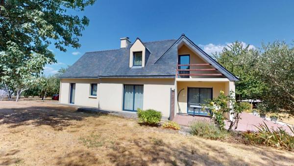 Maison avec vie de plain-pied, à moins de 5 minutes des plages et joli jardin de 1050 m². (visite virtuelle disponible)