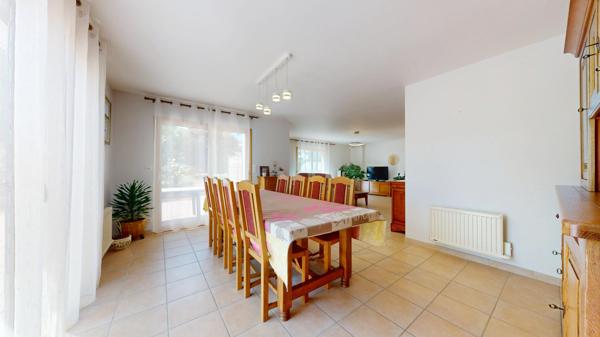 Maison avec vie de plain-pied, à moins de 5 minutes des plages et joli jardin de 1050 m². (visite virtuelle disponible)