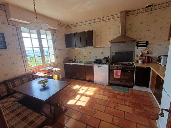 Plougasnou le Diben, maison 5 chambres vue mer sur 2340 m2 de terrain constructible.
