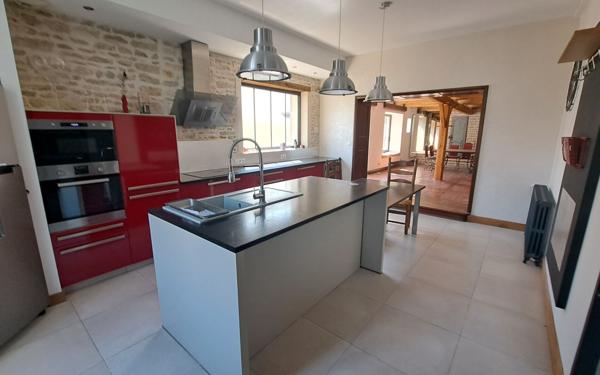 Maison à vendre    5 pièces • 212 m2 Sainte-Soulle