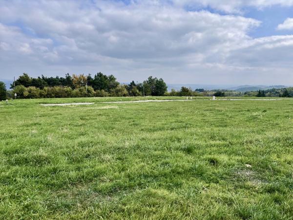 Vion (07610) Terrain viabilisé 1709 m² à Vion (07) - hauteurs, proche Lemps - Libre constructeur