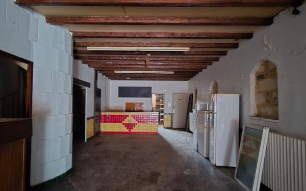Immeuble à vendre    4 pièces •  Arles
