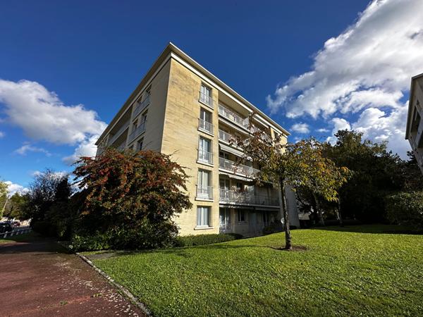 Appartement situé à Compiegne dans les avenues de 4 pièces 77,18 m2 Loi Carrez
