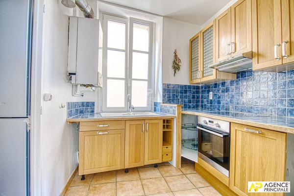 Versailles Notre-Dame Appartement 3 pièces 66,42 m² situé au 1er étage avec cave €585 000 ** - Référence 26751