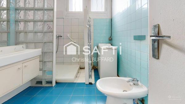 À Puyricard, vaste propriété au calme avec fort potentiel — cadre nature, à deux pas d’Aix-en-Provence.