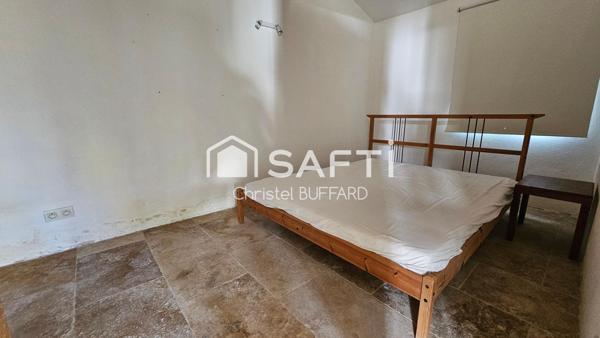 À Puyricard, vaste propriété au calme avec fort potentiel — cadre nature, à deux pas d’Aix-en-Provence.