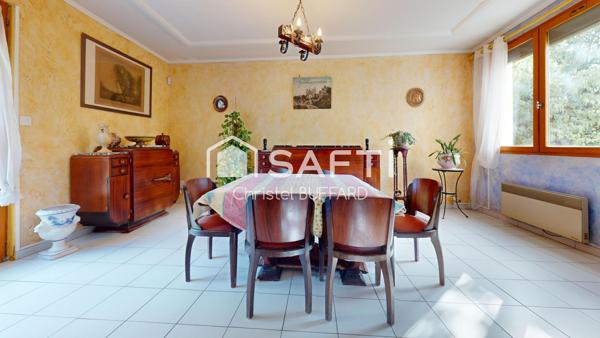 À Puyricard, vaste propriété au calme avec fort potentiel — cadre nature, à deux pas d’Aix-en-Provence.