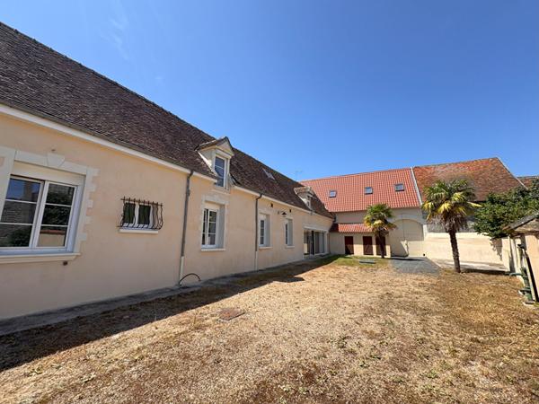 NOAILLES PROCHE MAISON LONGERE, 8 PIECES- SEJOUR TRIPLE-5 CHAMBRES- DEPENDANCE-JARDIN