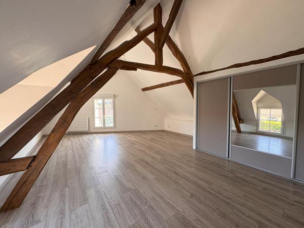 NOAILLES PROCHE MAISON LONGERE, 8 PIECES- SEJOUR TRIPLE-5 CHAMBRES- DEPENDANCE-JARDIN