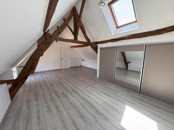 NOAILLES PROCHE MAISON LONGERE, 8 PIECES- SEJOUR TRIPLE-5 CHAMBRES- DEPENDANCE-JARDIN