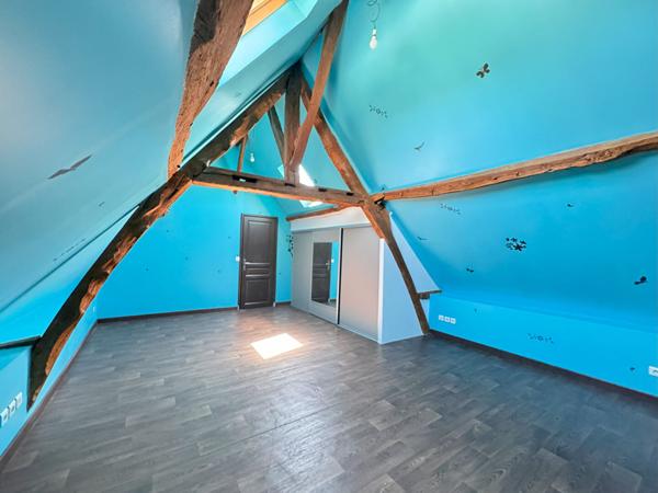 NOAILLES PROCHE MAISON LONGERE, 8 PIECES- SEJOUR TRIPLE-5 CHAMBRES- DEPENDANCE-JARDIN