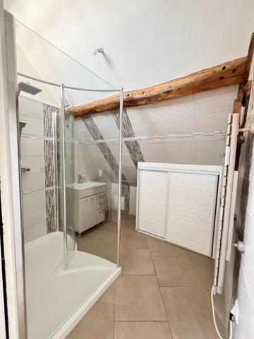 NOAILLES PROCHE MAISON LONGERE, 8 PIECES- SEJOUR TRIPLE-5 CHAMBRES- DEPENDANCE-JARDIN