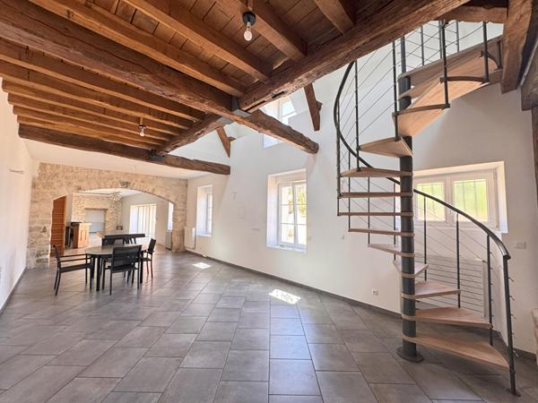 NOAILLES PROCHE MAISON LONGERE, 8 PIECES- SEJOUR TRIPLE-5 CHAMBRES- DEPENDANCE-JARDIN