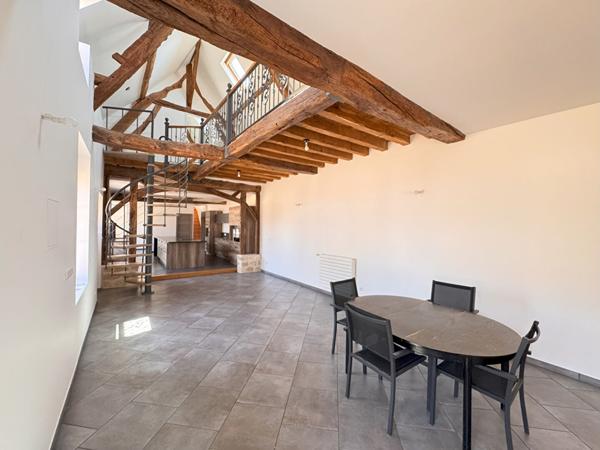 NOAILLES PROCHE MAISON LONGERE, 8 PIECES- SEJOUR TRIPLE-5 CHAMBRES- DEPENDANCE-JARDIN