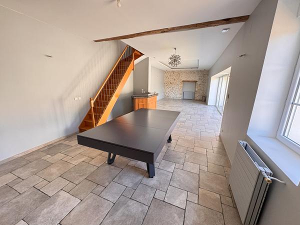 NOAILLES PROCHE MAISON LONGERE, 8 PIECES- SEJOUR TRIPLE-5 CHAMBRES- DEPENDANCE-JARDIN