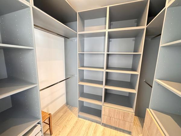 NOAILLES PROCHE MAISON LONGERE, 8 PIECES- SEJOUR TRIPLE-5 CHAMBRES- DEPENDANCE-JARDIN