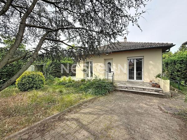 Maison individuelle type 5 pièces avec 3 chambres 2 garages et 2 place de parking - 69500 BRON