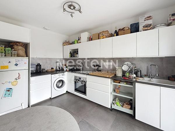 Maison individuelle type 5 pièces avec 3 chambres 2 garages et 2 place de parking - 69500 BRON