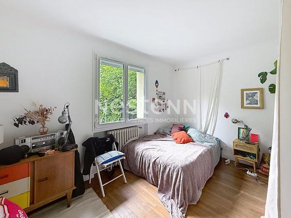 Maison individuelle type 5 pièces avec 3 chambres 2 garages et 2 place de parking - 69500 BRON