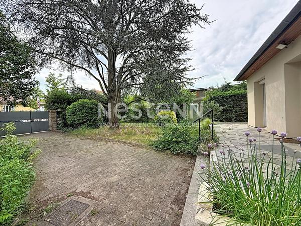 Maison individuelle type 5 pièces avec 3 chambres 2 garages et 2 place de parking - 69500 BRON
