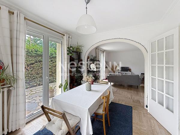 Maison individuelle type 5 pièces avec 3 chambres 2 garages et 2 place de parking - 69500 BRON