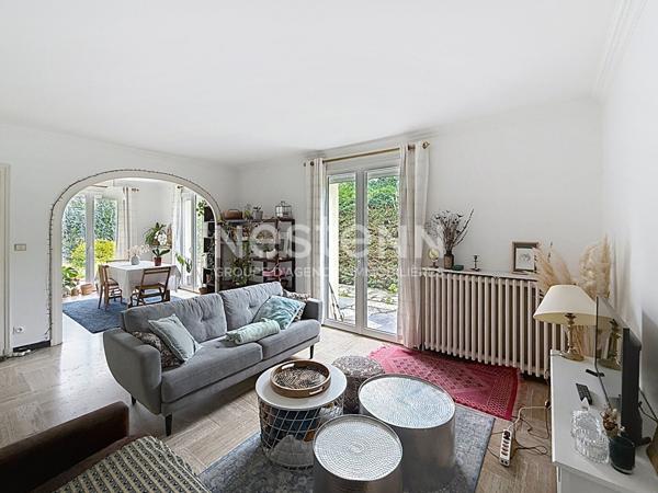 Maison individuelle type 5 pièces avec 3 chambres 2 garages et 2 place de parking - 69500 BRON
