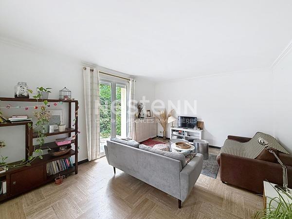 Maison individuelle type 5 pièces avec 3 chambres 2 garages et 2 place de parking - 69500 BRON