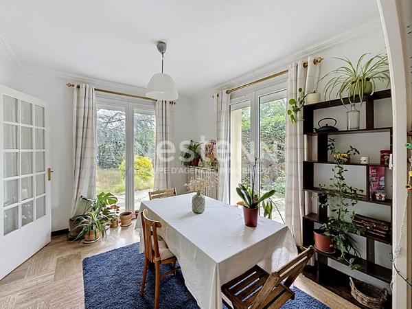 Maison individuelle type 5 pièces avec 3 chambres 2 garages et 2 place de parking - 69500 BRON