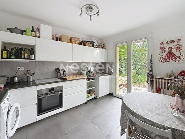 Maison individuelle type 5 pièces avec 3 chambres 2 garages et 2 place de parking - 69500 BRON