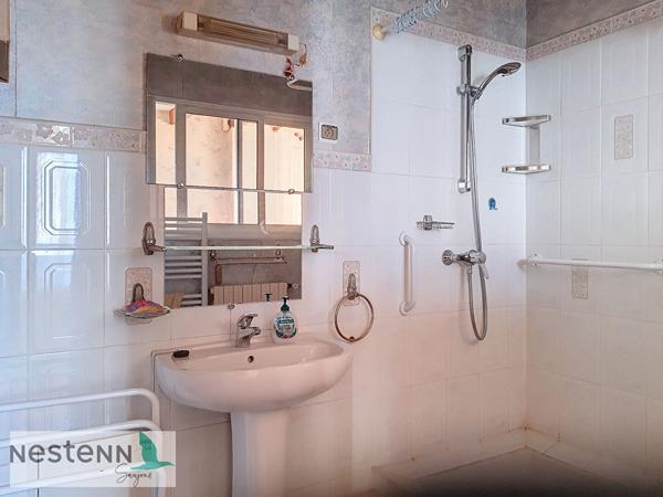 Maison à vendre en plein centre de Saint Sulpice de Royan à 10 minutes des plages de Royan.