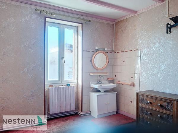 Maison à vendre en plein centre de Saint Sulpice de Royan à 10 minutes des plages de Royan.