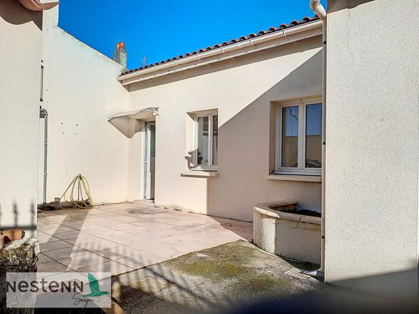 Maison à vendre en plein centre de Saint Sulpice de Royan à 10 minutes des plages de Royan.